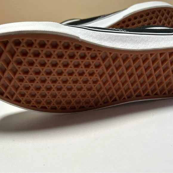 NWOT Vans Old Skool Black and White Classic Shoes Unisex Women’s 8.5 Men’s 7 - Picture 10 of 11